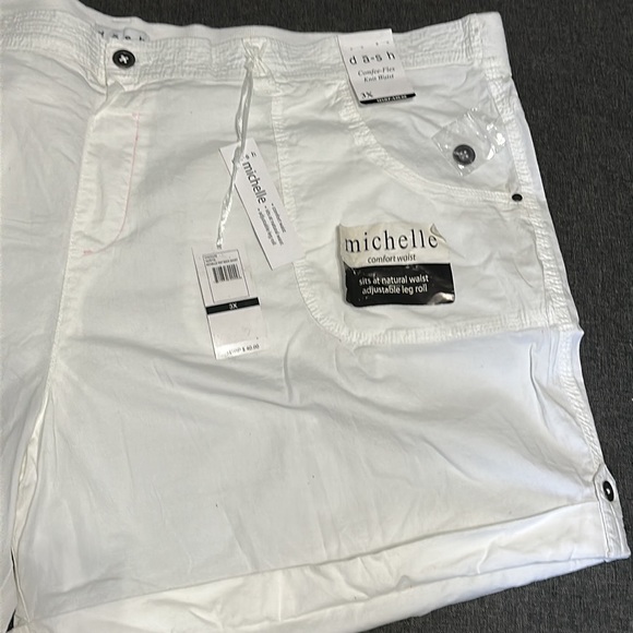 NWT dash white Michelle comfee-flex shorts 3X - Picture 2 of 8